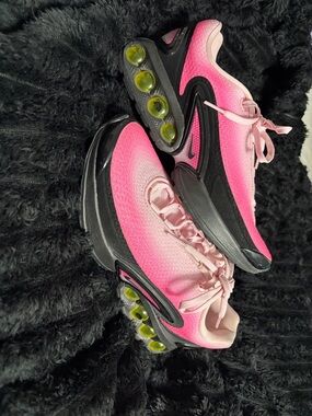 Nike Women's Pink and Black Gradient Air-Cushion Sneakers